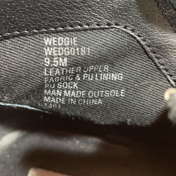 Steve Madden Wedgie Black Suede Ankle Boots 9.5 Hidden Wedge - Picture 10 of 10